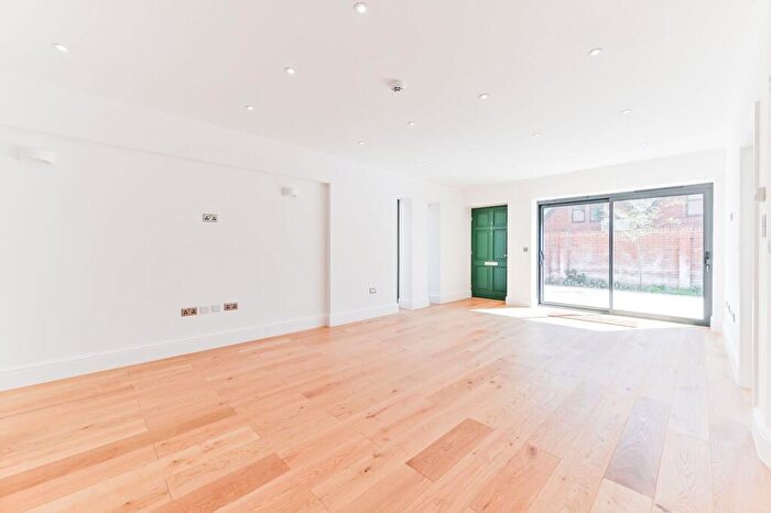 3 Bedroom House For Sale In Maplehurst Place, Coulsdon, CR5