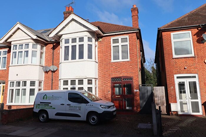 4 Bedroom Semi-detached House To Rent In Siward Road, Bromley, BR2