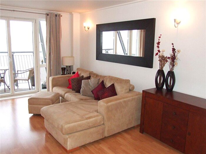 1 Bedroom Apartment To Rent In Hutchings Street, London, E14