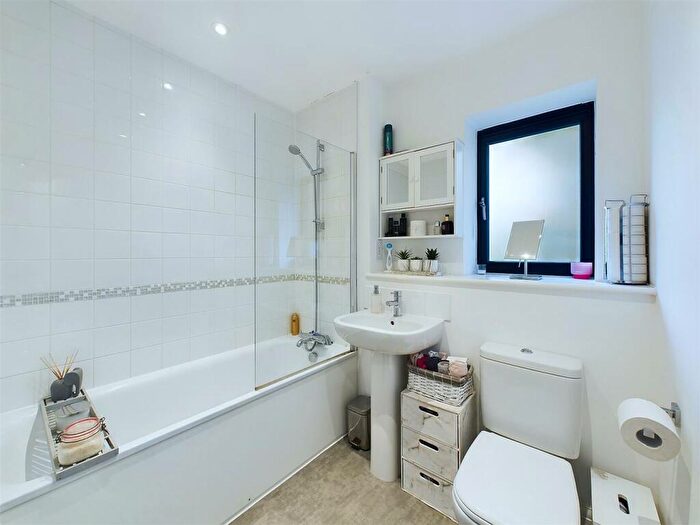 1 Bedroom Flat For Sale In Plough Lane, Purley, CR8