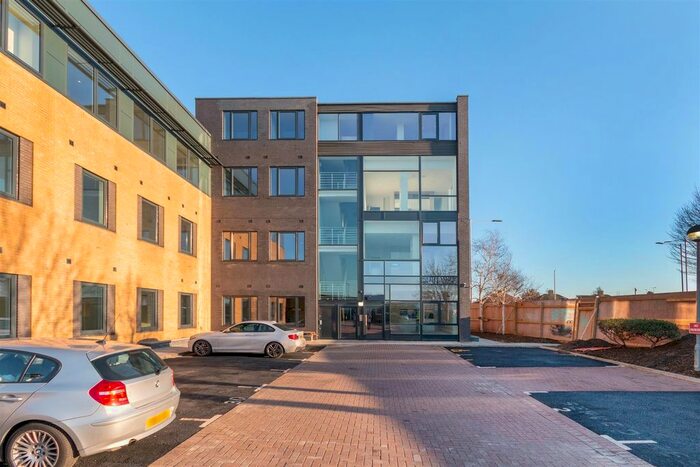 Studio To Rent In North Road, Bedfont, Feltham, TW14