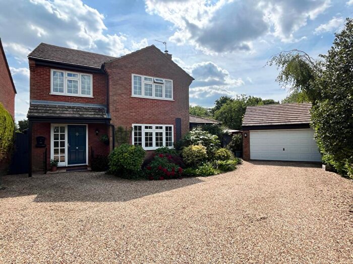 4 Bedroom Detached House For Sale In Cornerways, B Kilpin Green, Newport Pagnell, MK16