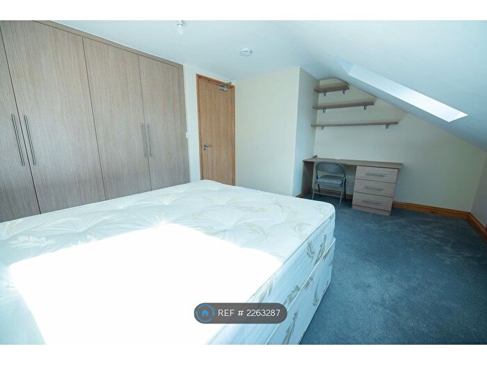 6 Bedroom Terraced House To Rent In De Beauvoir Road, Reading, RG1