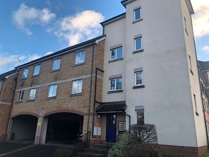 2 Bedroom Flat To Rent In Guinevere House, Redhill, RH1