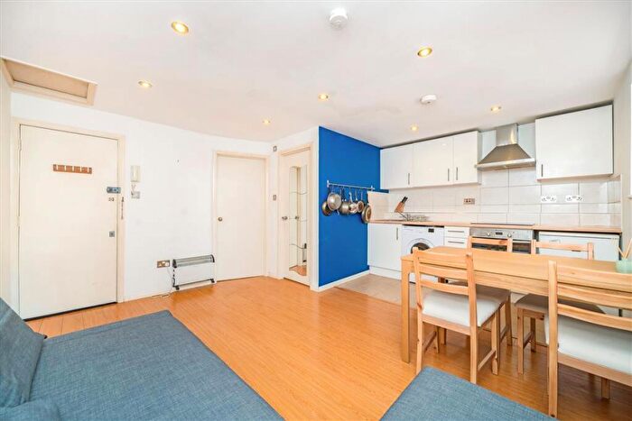 1 Bedroom Flat For Sale In East Mount Street, Whitechapel, E1