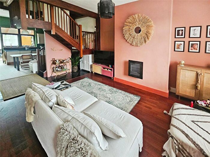 2 Bedroom Terraced House For Sale In Park Terrace, Heywood, Greater Manchester, OL10