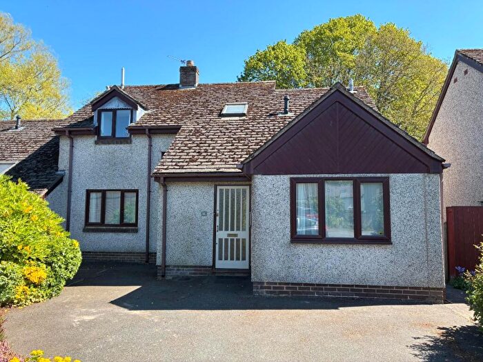 4 Bedroom Semi-Detached House For Sale In Maes Ffynnon, Ruthin, LL15
