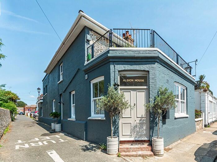 4 Bedroom Cottage For Sale In River Road, Littlehampton, BN17