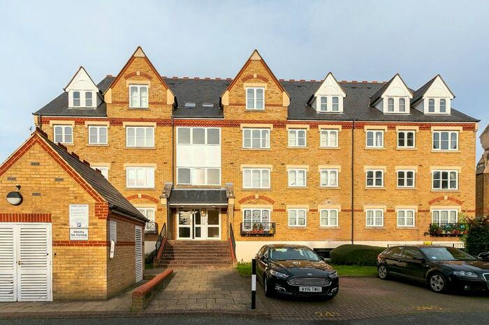 2 Bedroom Flat To Rent In Hallam Close, Watford, Hertfordshire, WD24