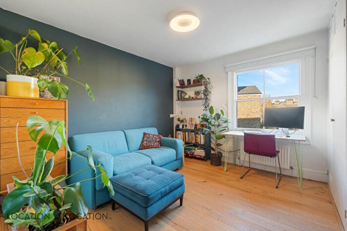 3 Bedroom End Of Terrace House For Sale In Brooke Road, London, N16