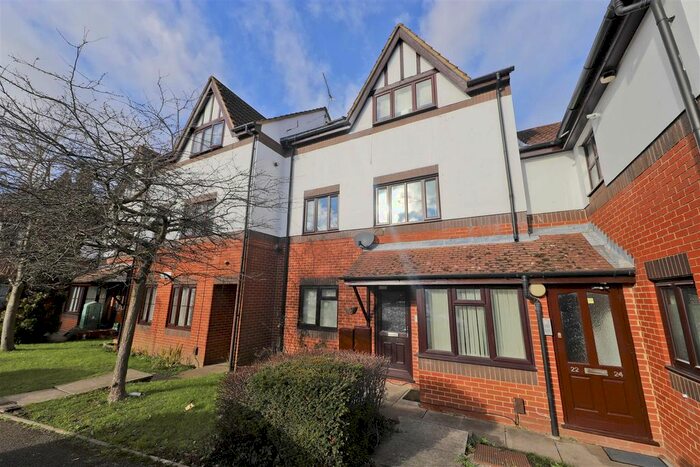 1 Bedroom Flat To Rent In Grovelands Close, Harrow, HA2