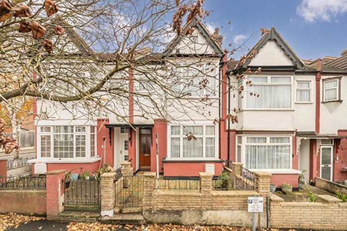 3 Bedroom Terraced House For Sale In Montagu Road, London, NW4