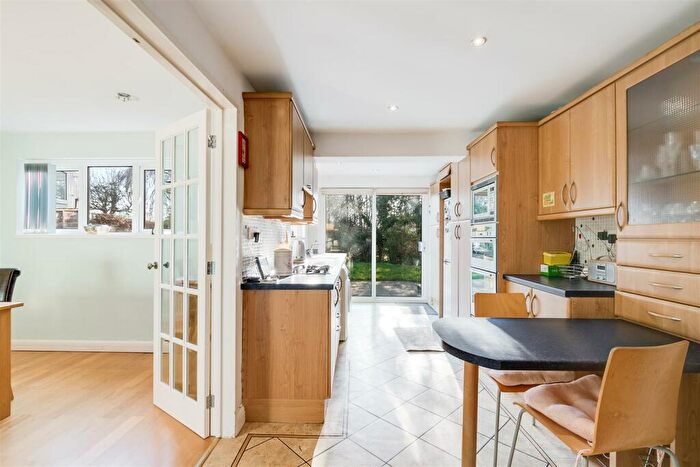 4 Bedroom Detached House For Sale In Pear Tree Dell, Letchworth Garden City, SG6