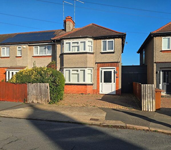 3 Bedroom Semi-Detached House For Sale In Bushland Road, The Headlands, NN3