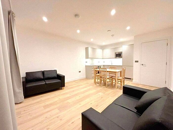 2 Bedroom Flat To Rent In Farnborough Road, Farnborough, Surrey, GU14