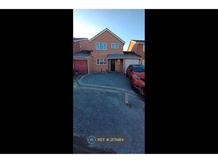 3 Bedroom Detached House To Rent In Kitwood Drive, Reading, RG6