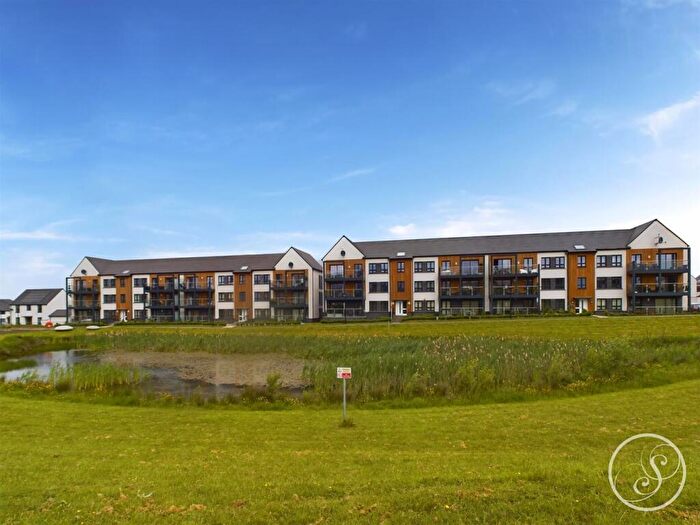 2 Bedroom Flat For Sale In Brodsworth Close, Leeds, LS15