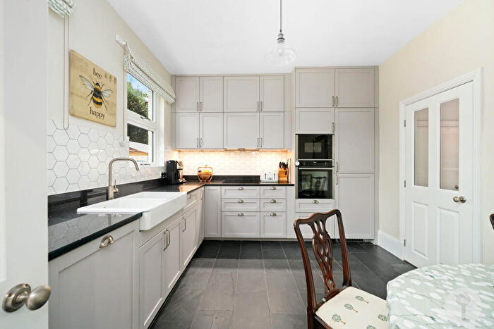 3 Bedroom End Of Terrace House For Sale In Eve Road, Stratford, E15