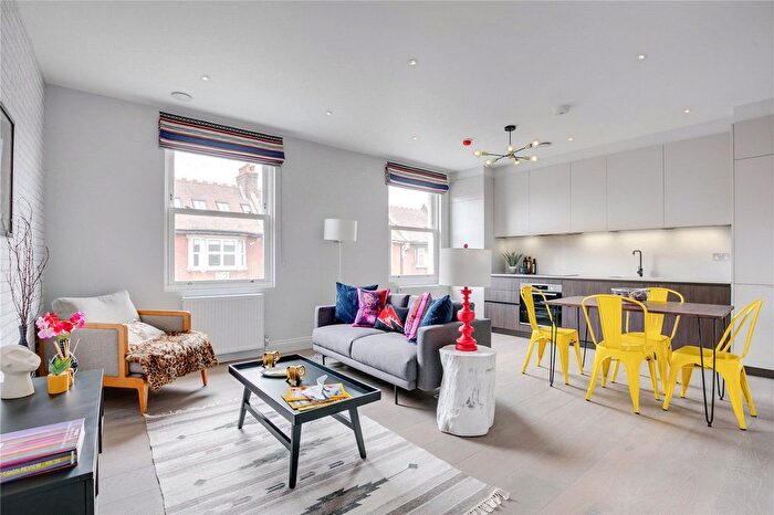 3 Bedroom Maisonette To Rent In Fulham Palace Road, Hammersmith, W6