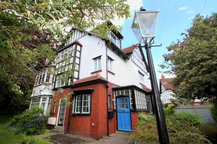 2 Bedroom Flat To Rent In Ashleigh Road, West Park LS16