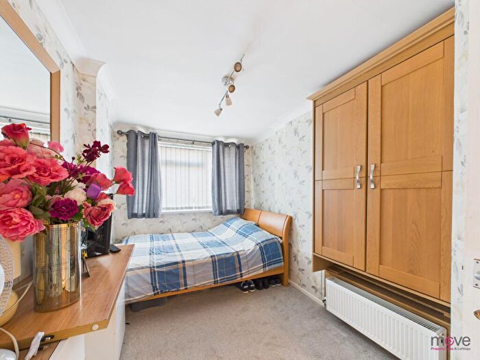 5 Bedroom Semi-Detached House For Sale In Marsh Gardens, Cheltenham, GL51