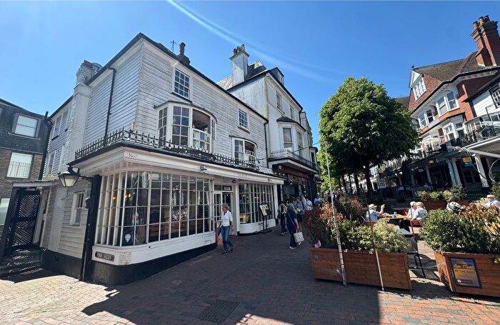 2 Bedroom Flat To Rent In The Pantiles, Tunbridge Wells, Kent, TN2