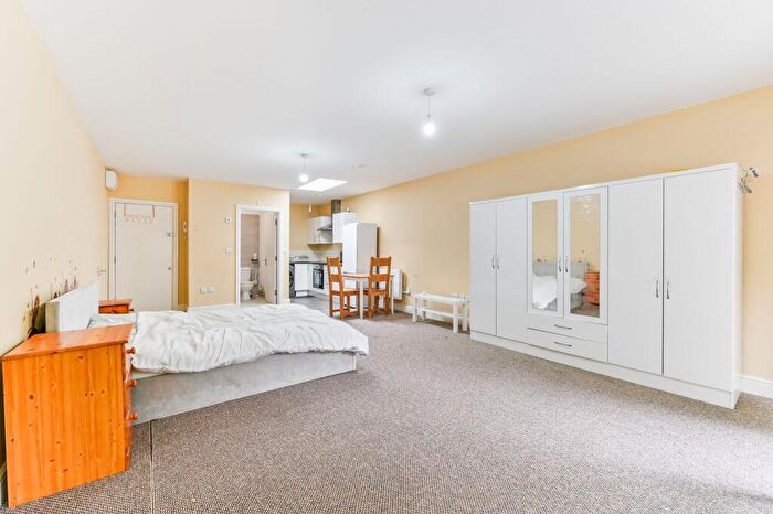 1 Bedroom Flat To Rent In Chipstead Valley Road, Coulsdon, CR5