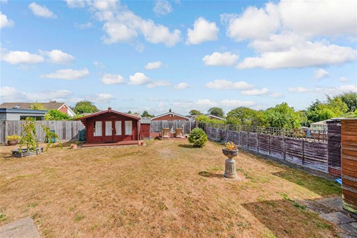 3 Bedroom Detached Bungalow For Sale In Woodland Close, New Barn, Longfield, Kent, DA3
