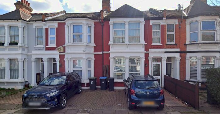 2 Bedroom Flat To Rent In Elvendon Road, London, N13