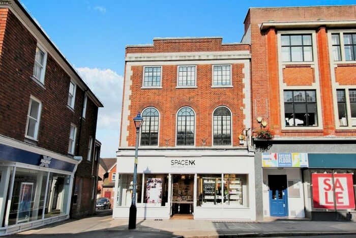 2 Bedroom Flat To Rent In High Street, Sevenoaks, TN13