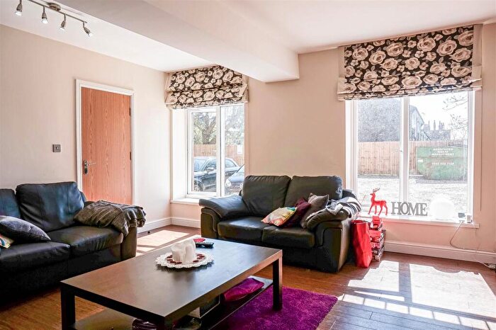 2 Bedroom Apartment To Rent In Ash Grove, Leeds, LS6