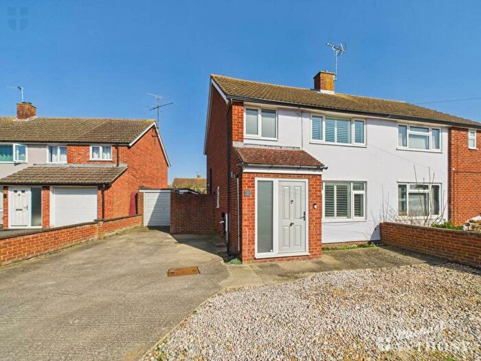 3 Bedroom Semi Detached House For Sale In Dorset Place, Aylesbury, HP21