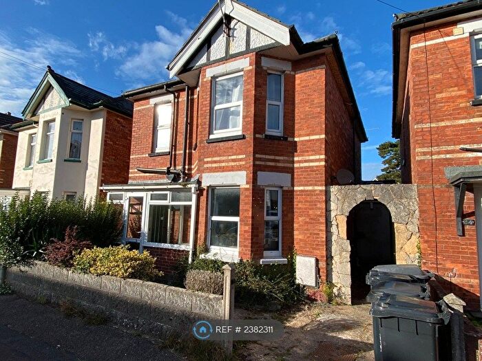 6 Bedroom Detached House To Rent In Calvin Road, Bournemouth, BH9