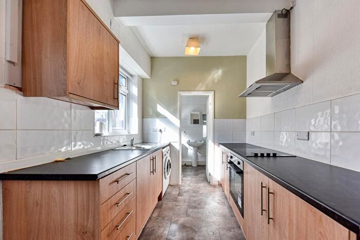 1 Bedroom Flat To Rent In Station Road, Carlton, Nottingham, NG4
