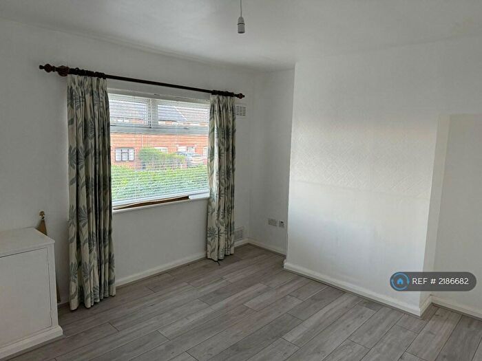 3 Bedroom Terraced House To Rent In Pool Farm Road, Birmingham, B27