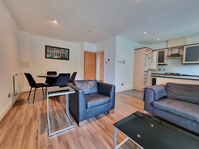 2 Bedroom Flat To Rent In Alberts Court, Palgrave Gardens, London, NW1