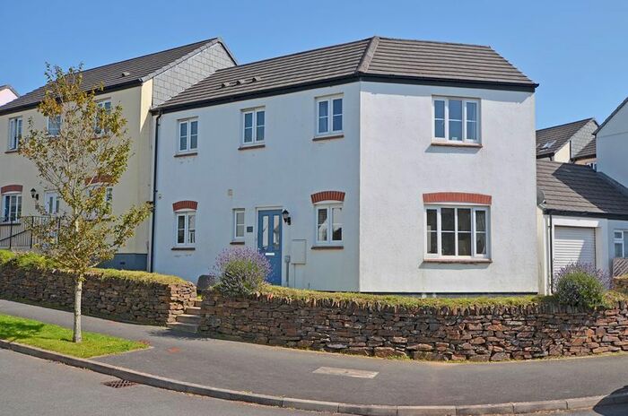 3 Bedroom Semi-Detached House For Sale In Carrine Way, Truro, TR1