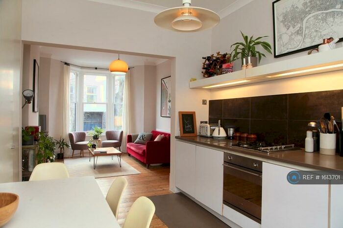 3 Bedroom Maisonette To Rent In Sigdon Road, London, E8