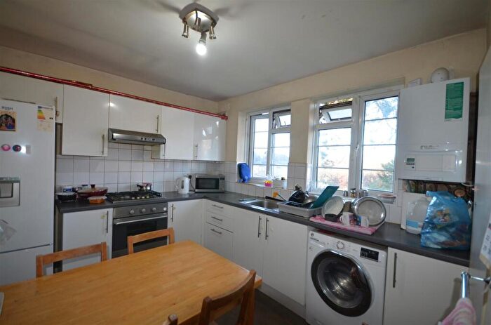 2 Bedroom Flat For Sale In Forty Avenue, Wembley, HA9