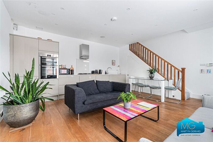 2 Bedroom House To Rent In Rosebery Mews, Rosebery Road, London, N10