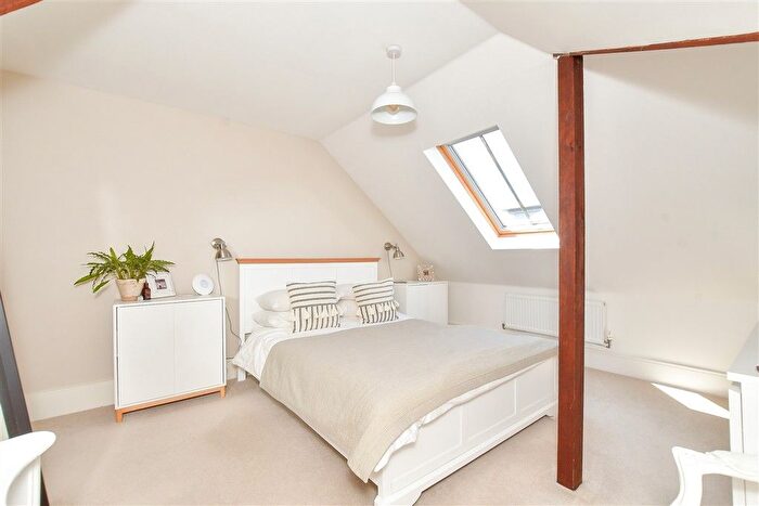 2 Bedroom Flat For Sale In Longley Road, Chichester, West Sussex, PO19