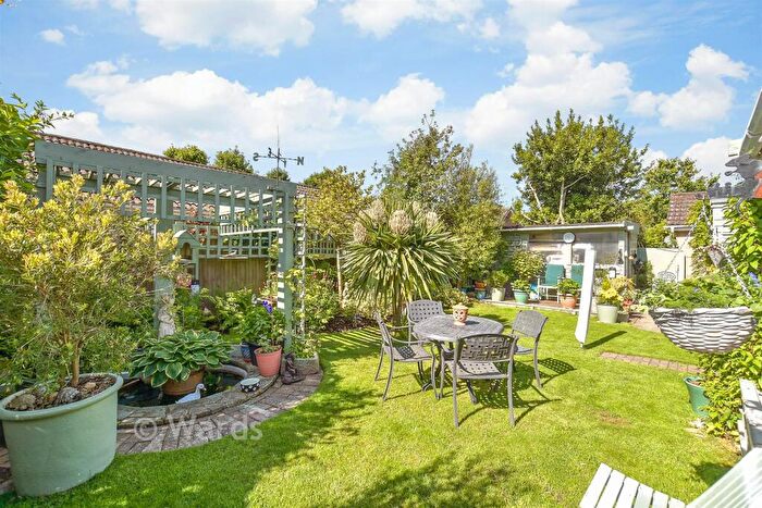 2 Bedroom Detached Bungalow For Sale In Beacon Way, Lympne, Kent, CT21