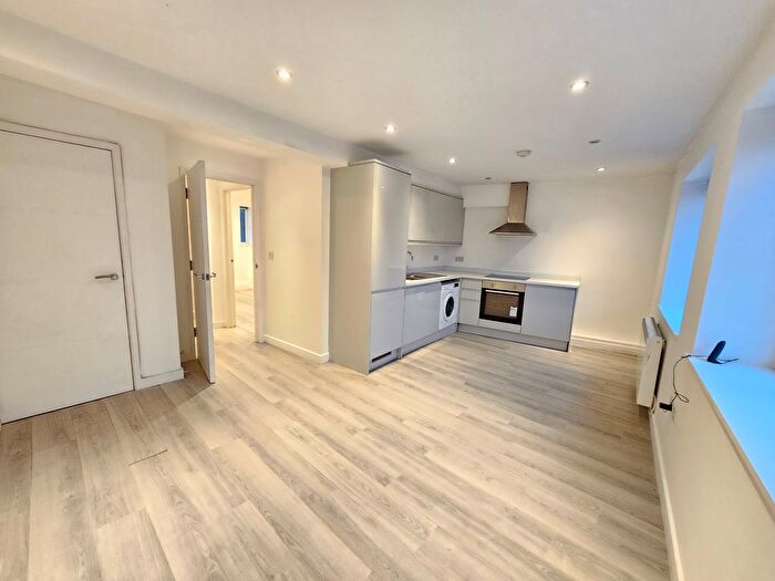 1 Bedroom Flat To Rent In High Street, Banstead, SM7