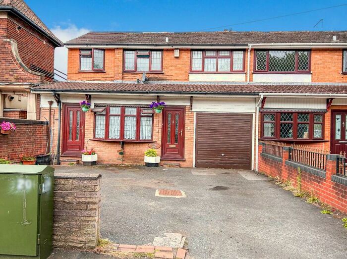 4 Bedroom Semi-Detached House To Rent In A Cradley Road, Dudley, DY2