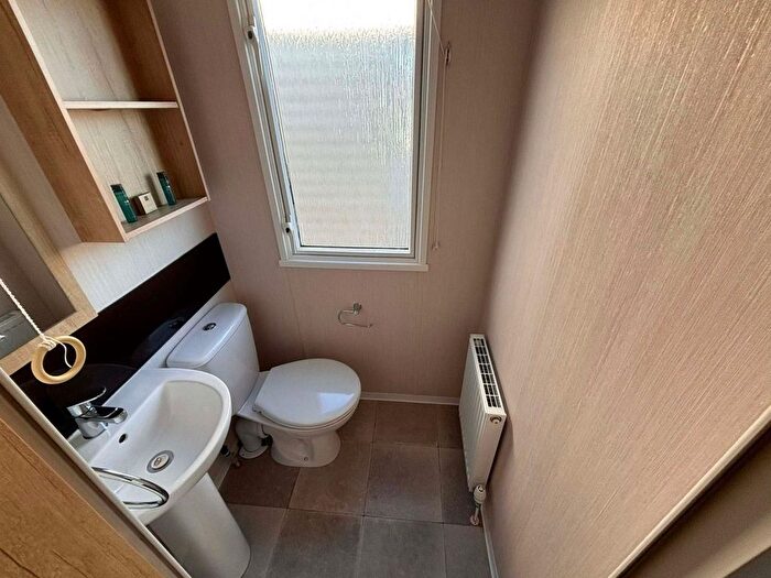 2 Bedroom Mobile/park Home For Sale In Hythe Road, Dymchurch, Romney Marsh, TN29