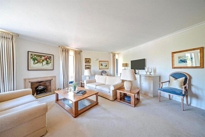 3 Bedroom Flat For Sale In Savoy Court, Firecrest Drive, Hampstead, NW3