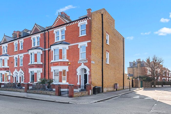 6 Bedroom End Terrace House For Sale In Clapham Common West Side, London, SW4