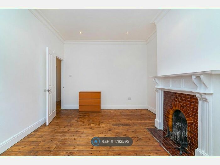 3 Bedroom Flat To Rent In St. Pauls Avenue, London, NW2