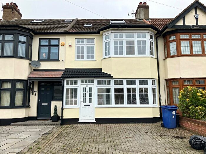 5 Bedroom Terraced House To Rent In Cecil Avenue, Hornchurch, RM11
