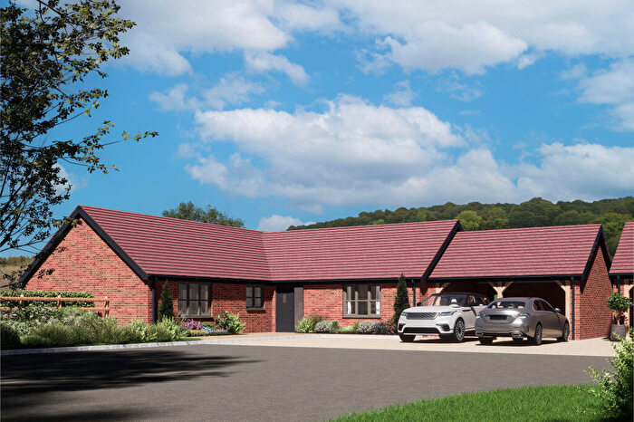 2 Bedroom Detached House For Sale In Ridgeway Close, Dagnall, HP4